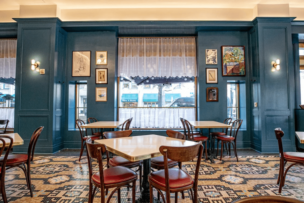 Cafe Tables: Customers: Opaline Cafe Tables: Customers: Opaline